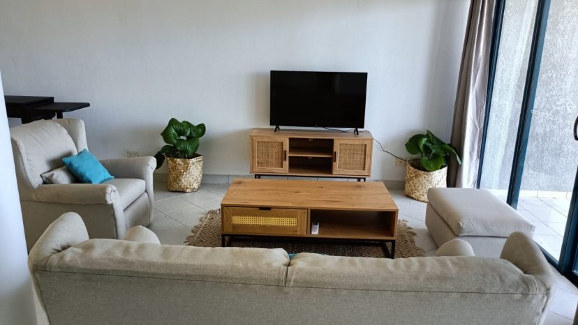 Spacious 3-Bedroom Apartment with Courtyard in Elluk