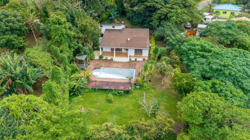 Tranquil Waterfront Living in Sought-After Tassiriki