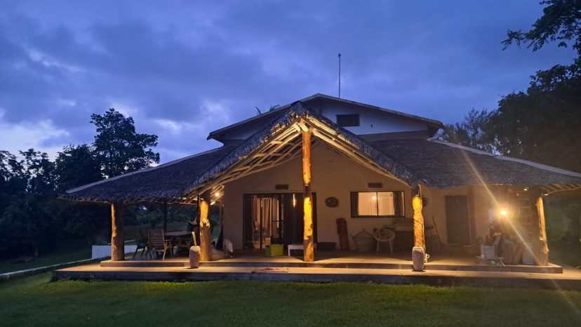 Mele Bay - Peace, Privacy & Country Cottage Charm