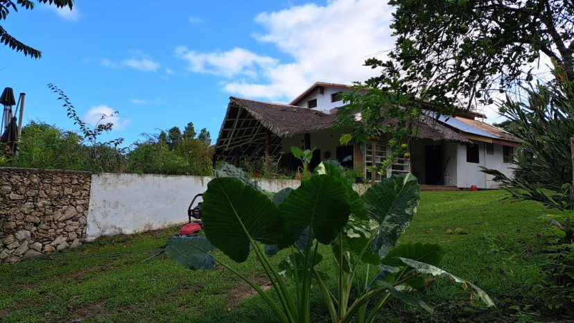 Mele Bay - Peace, Privacy & Country Cottage Charm