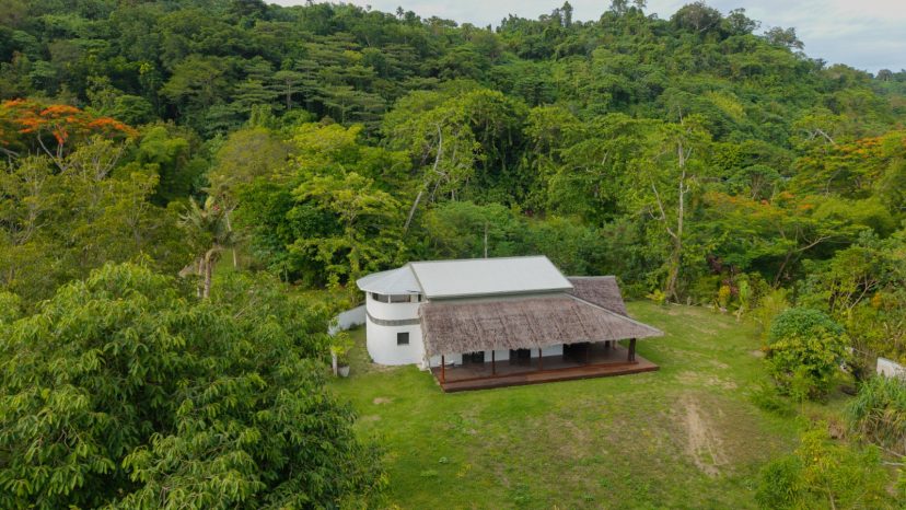 Mele Bay – Peace, Privacy & Country Cottage Charm