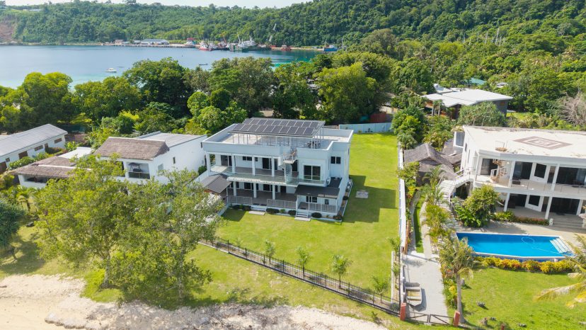 33 Metres of Absolute Waterfront in Paradise Point's Most Exclusive Address