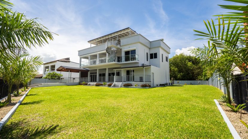 33 Metres of Absolute Waterfront in Paradise Point’s Most Exclusive Address, photo 2 of 10