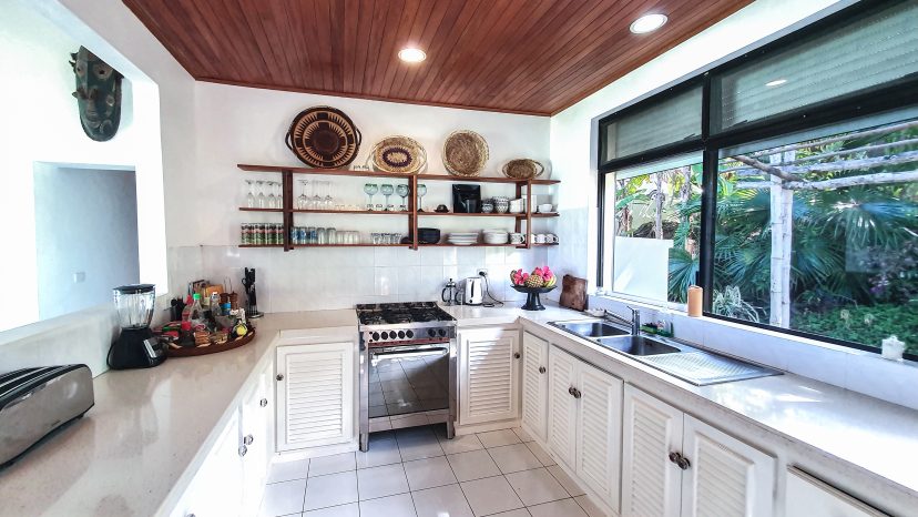 An Enviable Island Lifestyle with Panoramic Harbour Views