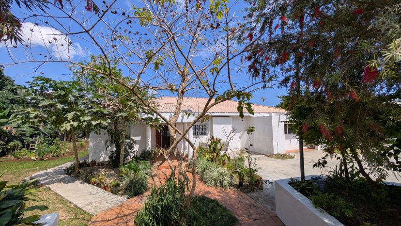 UNIQUE DUAL-HOME PROPERTY | 7 BEDROOMS | 4 BATHROOMS | SHARED POOL