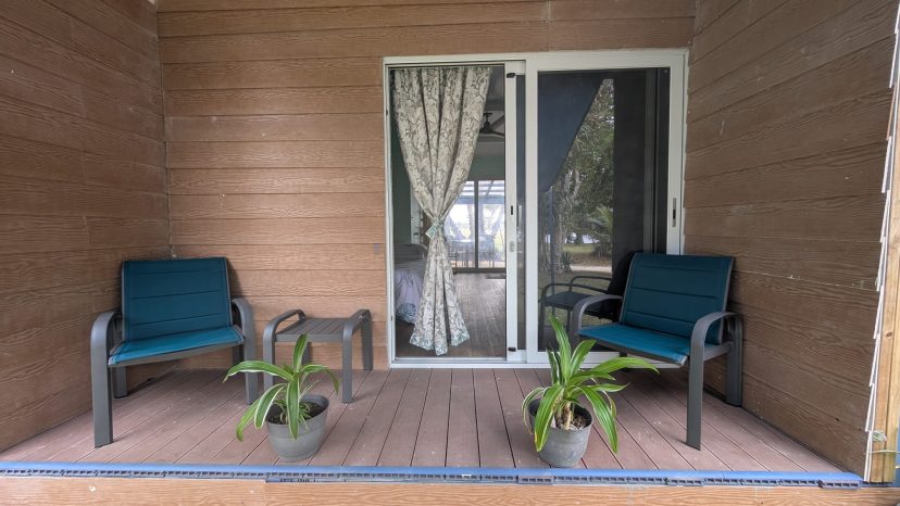 Furnished Studio Apartment - Peaceful Coastal Setting