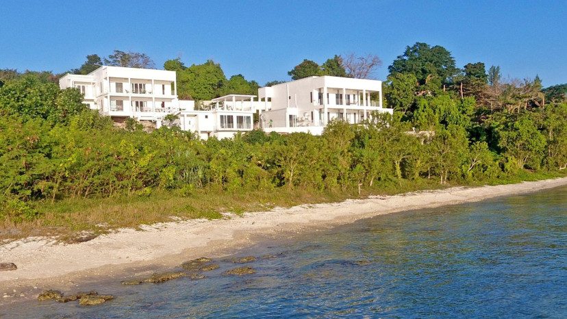 Stunning Oceanfront Apartment with Pool and Spectacular Sunset Views